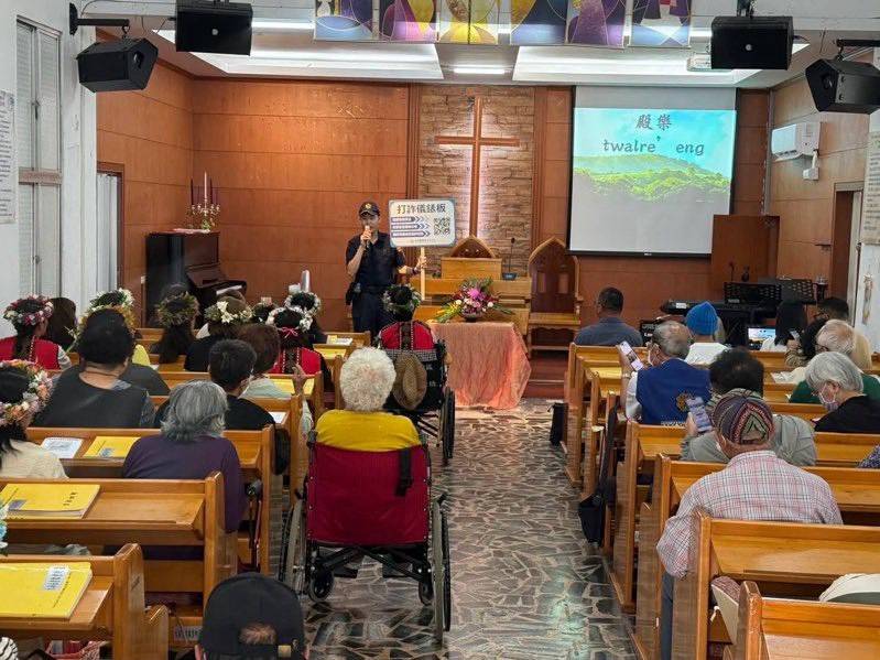 利嘉警深入教會社群　提醒民眾防詐與交通安全不可少