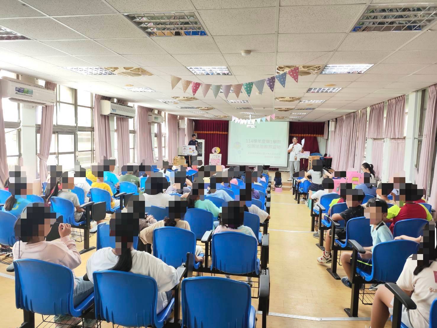 所長化身大武國小小老師，進行法治教育宣導