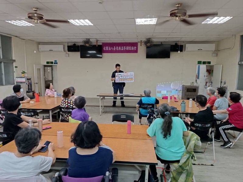 交通知識不難懂！豐里警察到豐盛里分享安全守則