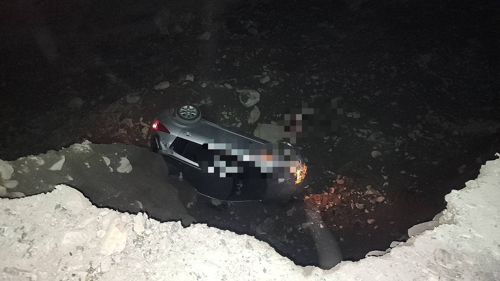 台東夫妻夜返途中「連人帶車」墜入2層樓深溪谷　所幸均無大礙