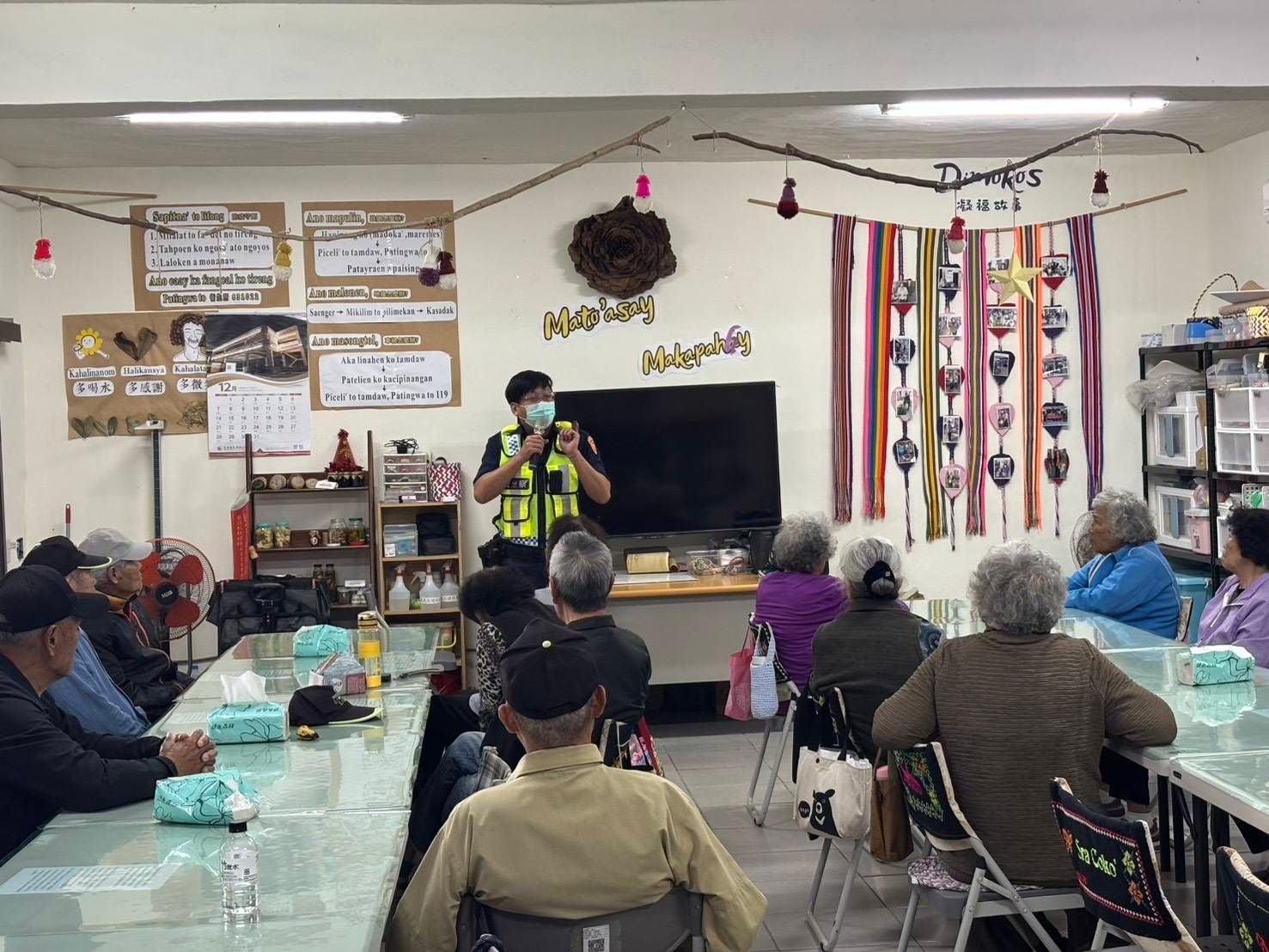 勤區查訪深入文化健康站點，密集宣導強化長者行人安全