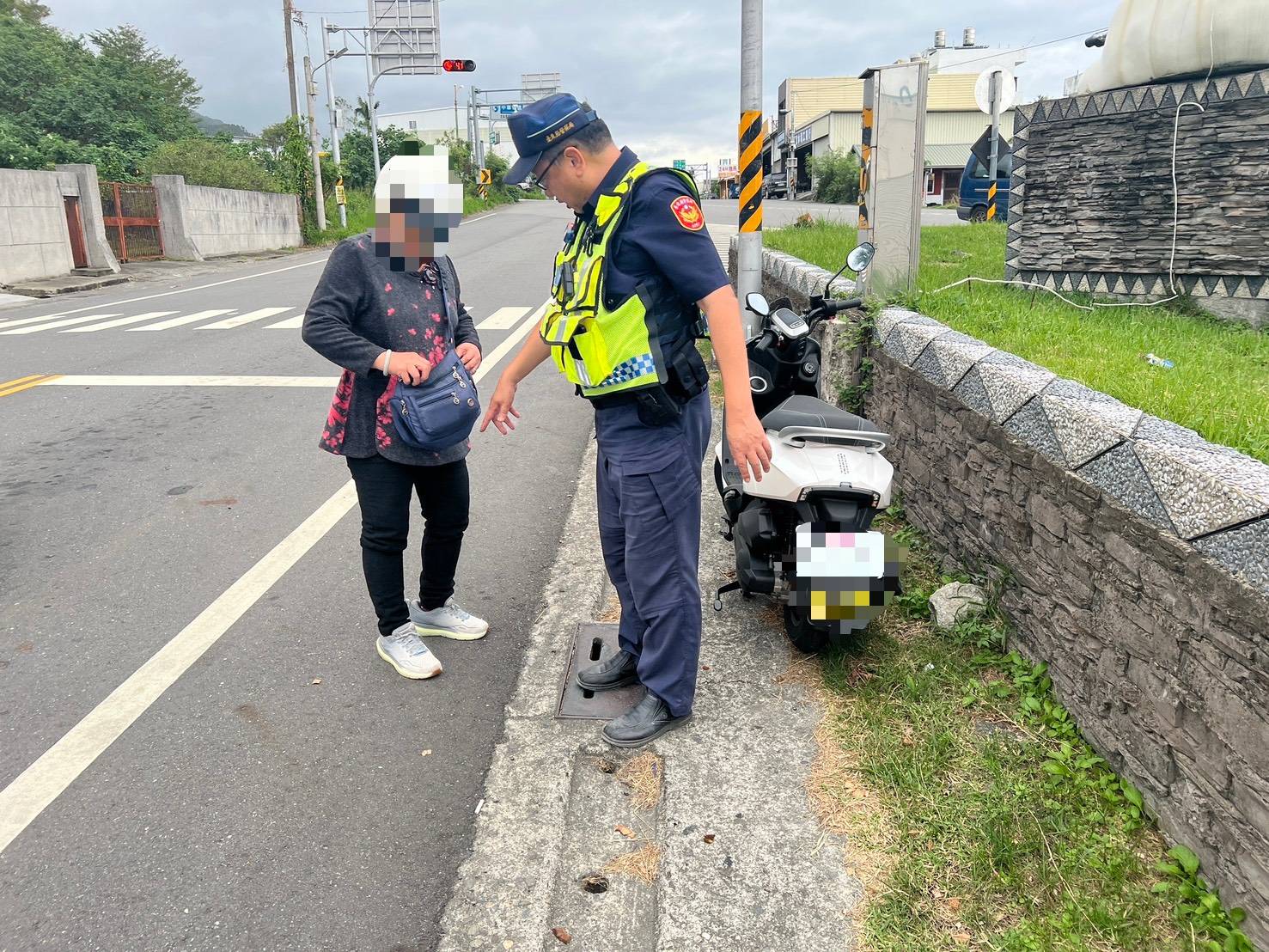 婦人外出突感不適　太麻里分駐所員警暖心協助護送返家