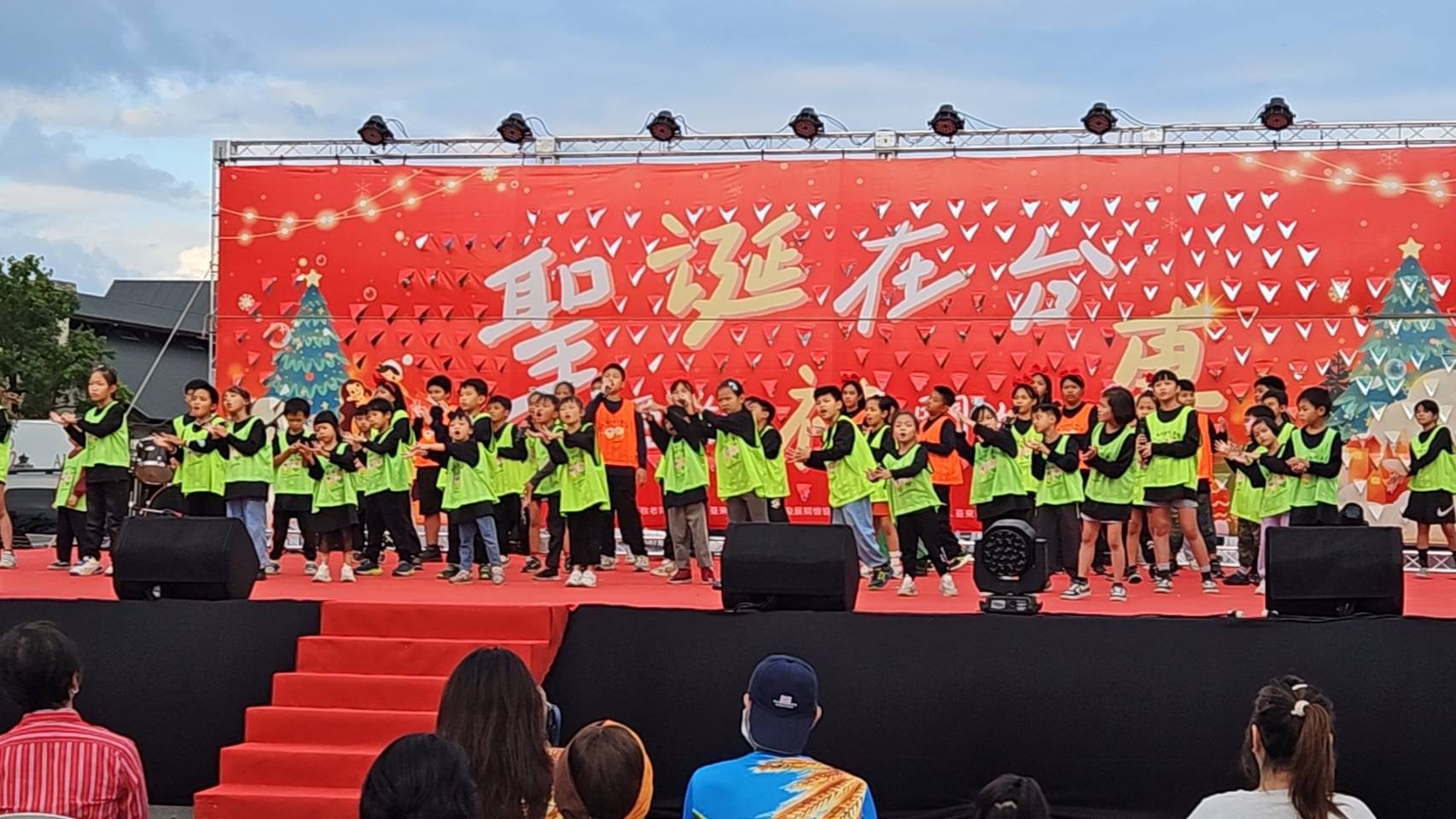 聖誕在臺東音樂園遊會登場！臺東縣府攜手教會 凝聚關懷力傳遞溫暖