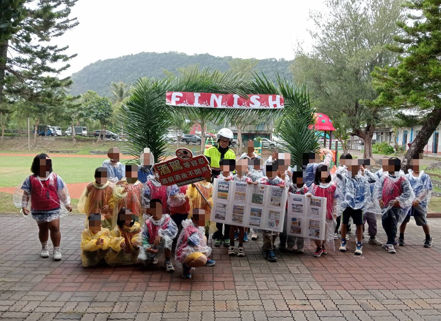 大溪國小寒冬送暖路跑登場，多良警察交通疏導兼顧防詐交安宣導