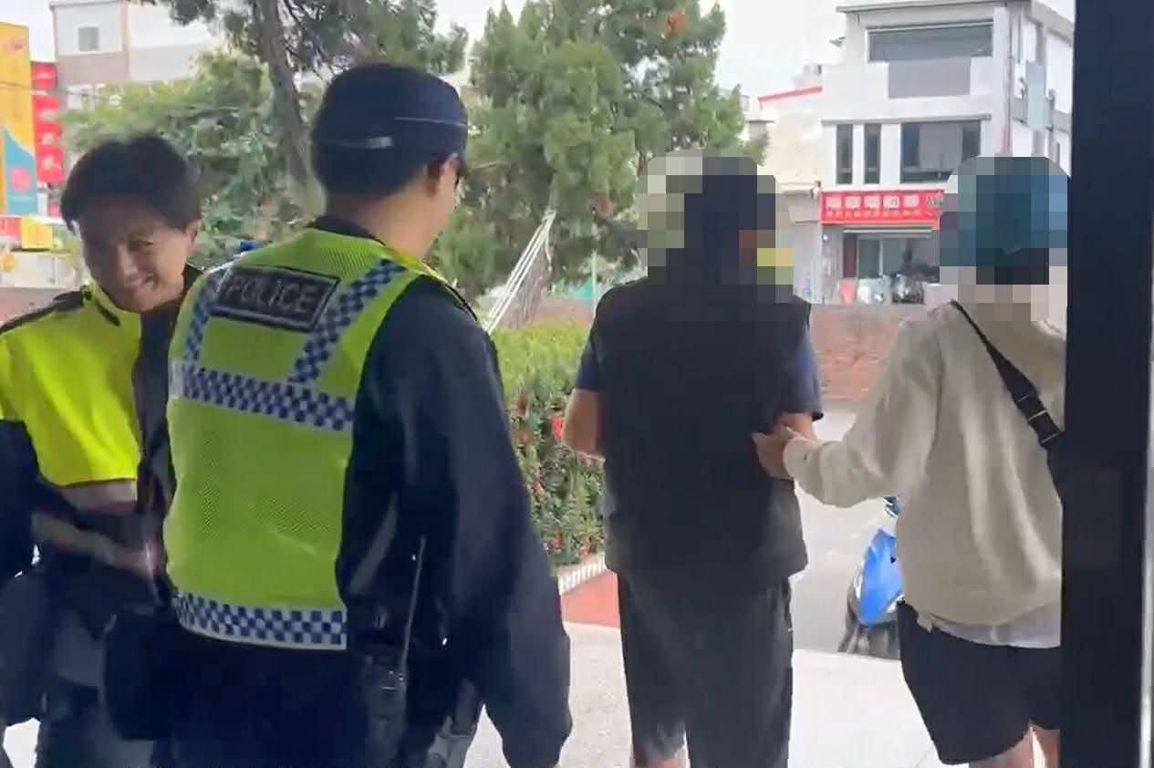 單薄衣衫寒風中徘徊！馬蘭警暖心協助迷途男返家