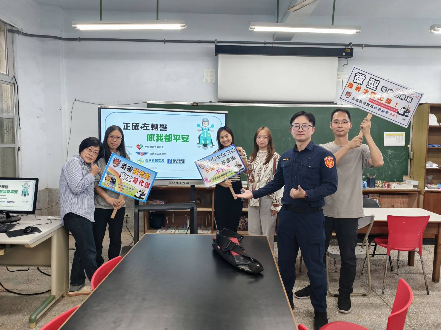 成功警察分局前進三仙國小 宣導兩段式左轉 強化機車用路安全