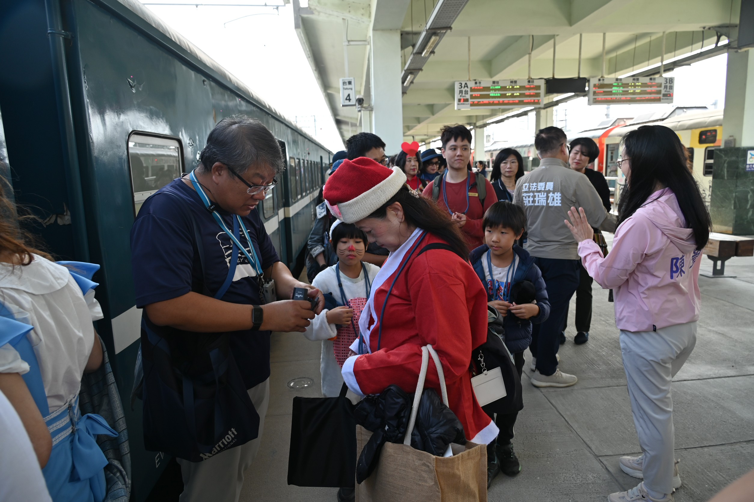 鐵道慢旅「藍皮解憂號」療癒啟程 ! 帶領42位星兒、家長 饒慶鈴致意遞溫暖
