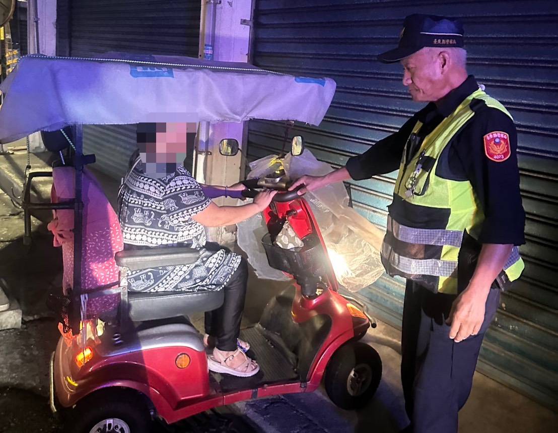 錯過末班車夜困街頭，太麻里警察即時關懷協助返家