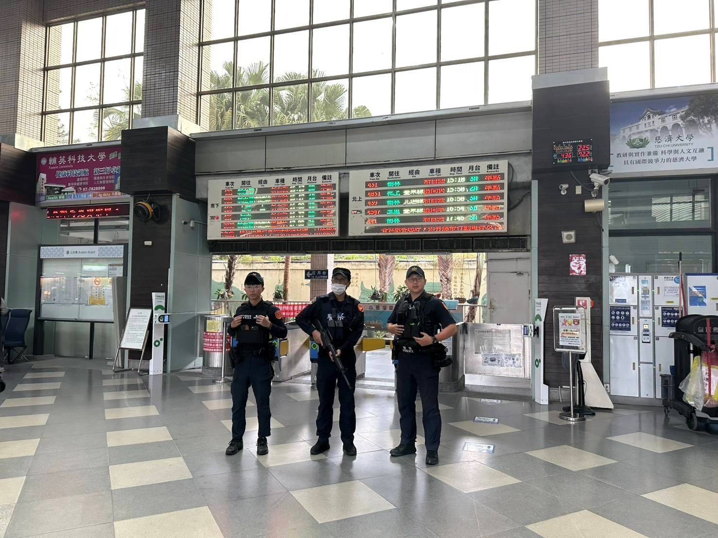 臺東縣警察局強化轄內各大型交通運輸場站及跨年晚會等人潮聚集場所安全 全力守護縣民安全