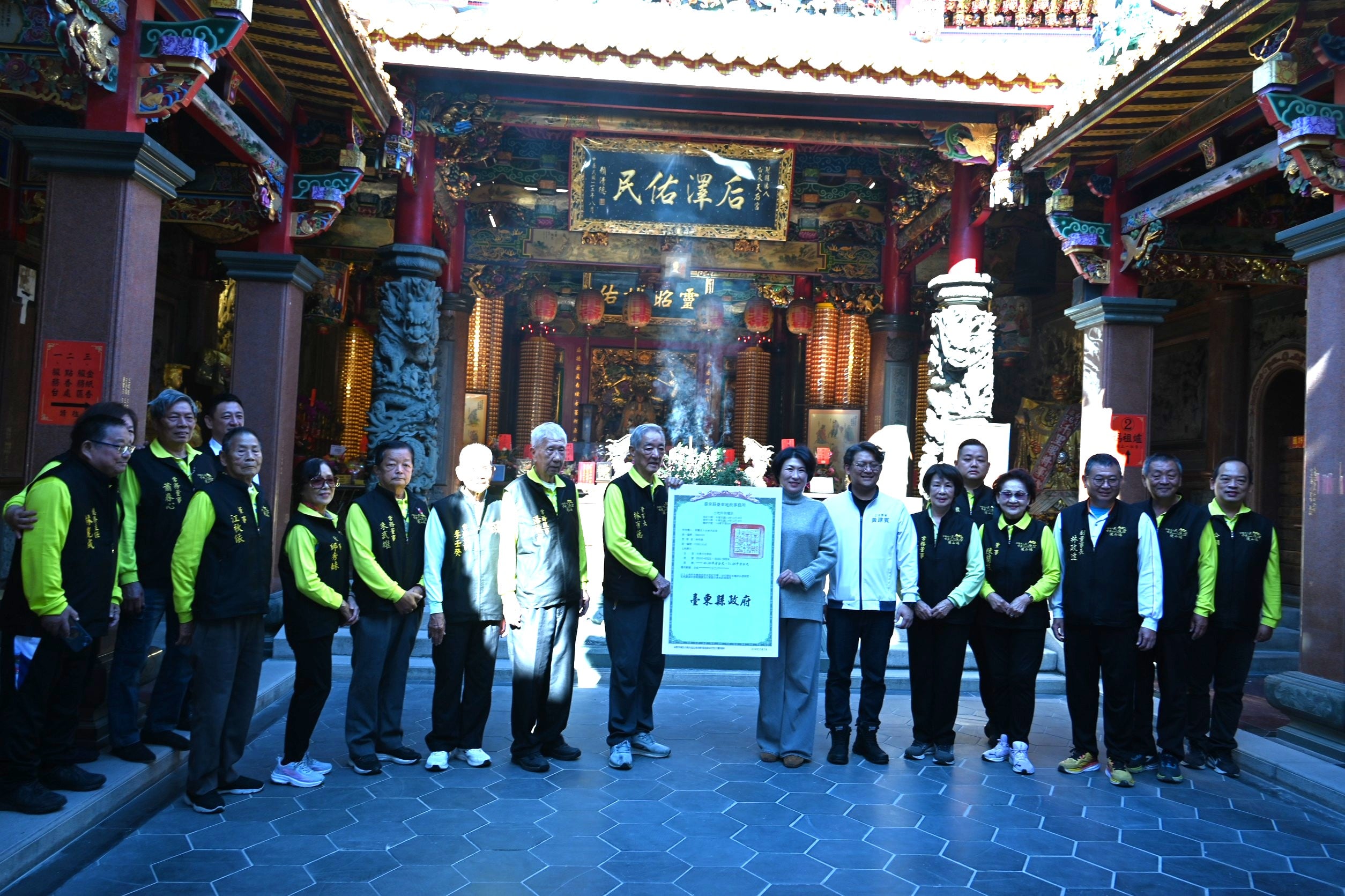 2筆土地權狀正式贈與 ! 縣府、臺東天后宮今辦土地贈與儀式 