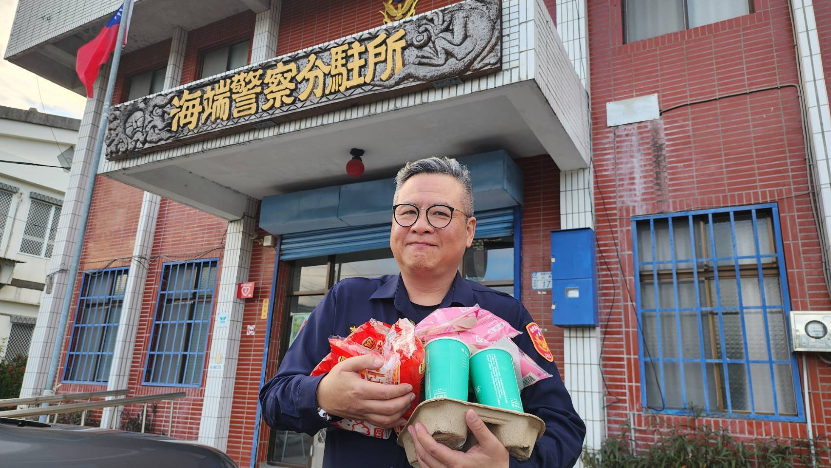 關山警察感謝 好暖 ！警察在第一線守歲護民安　在地業者暖心致贈慰問品力挺基層警力