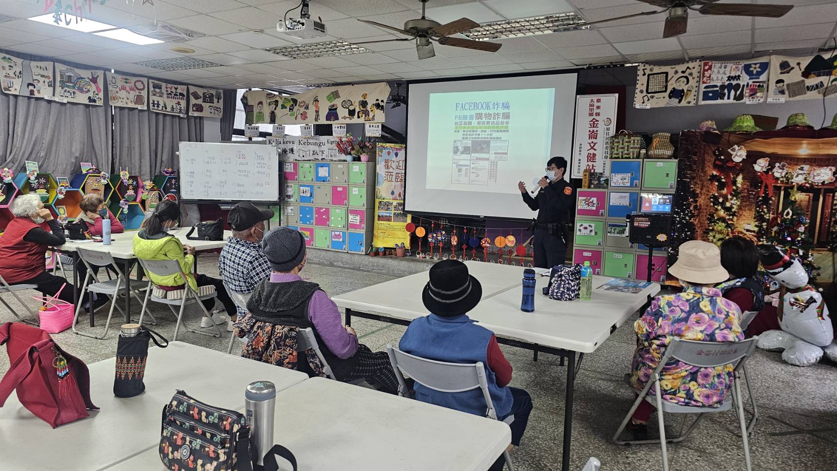 防詐騙兼顧交通安全，大武警察深入金崙文健站守護長輩