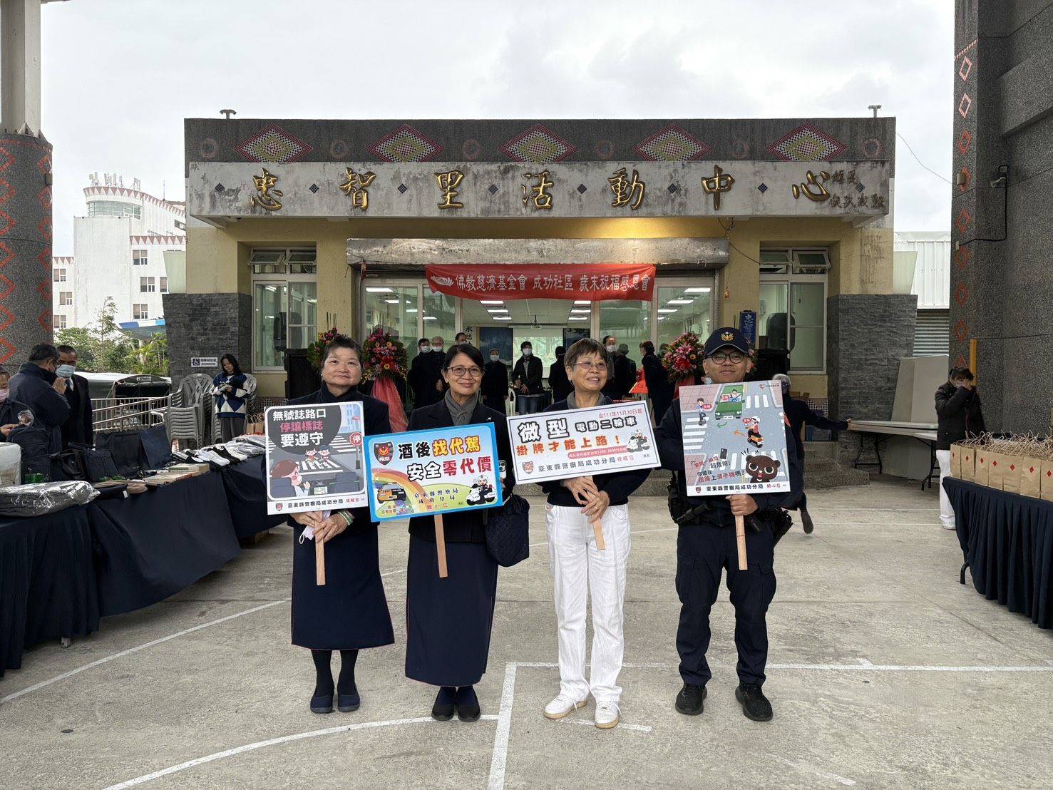 歲末感恩不忘安全　新豐派出所深入忠智里宣導交通安全