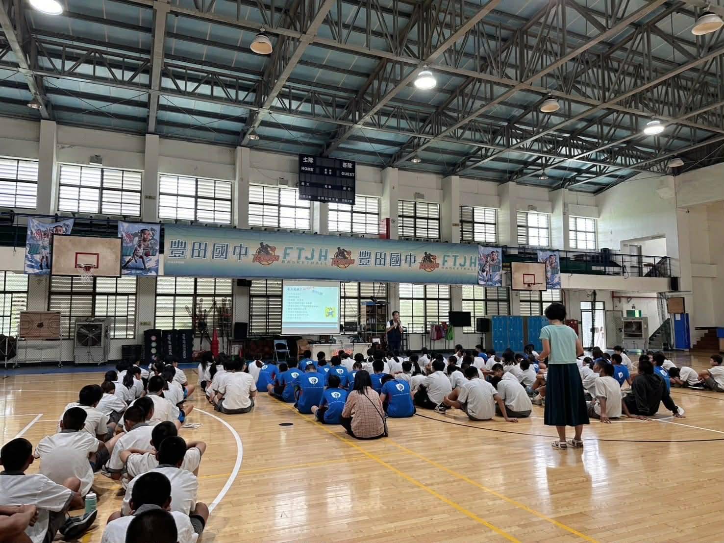 守護青春不缺席 警察局婦幼警察隊深入國中宣導防制兒少性剝削