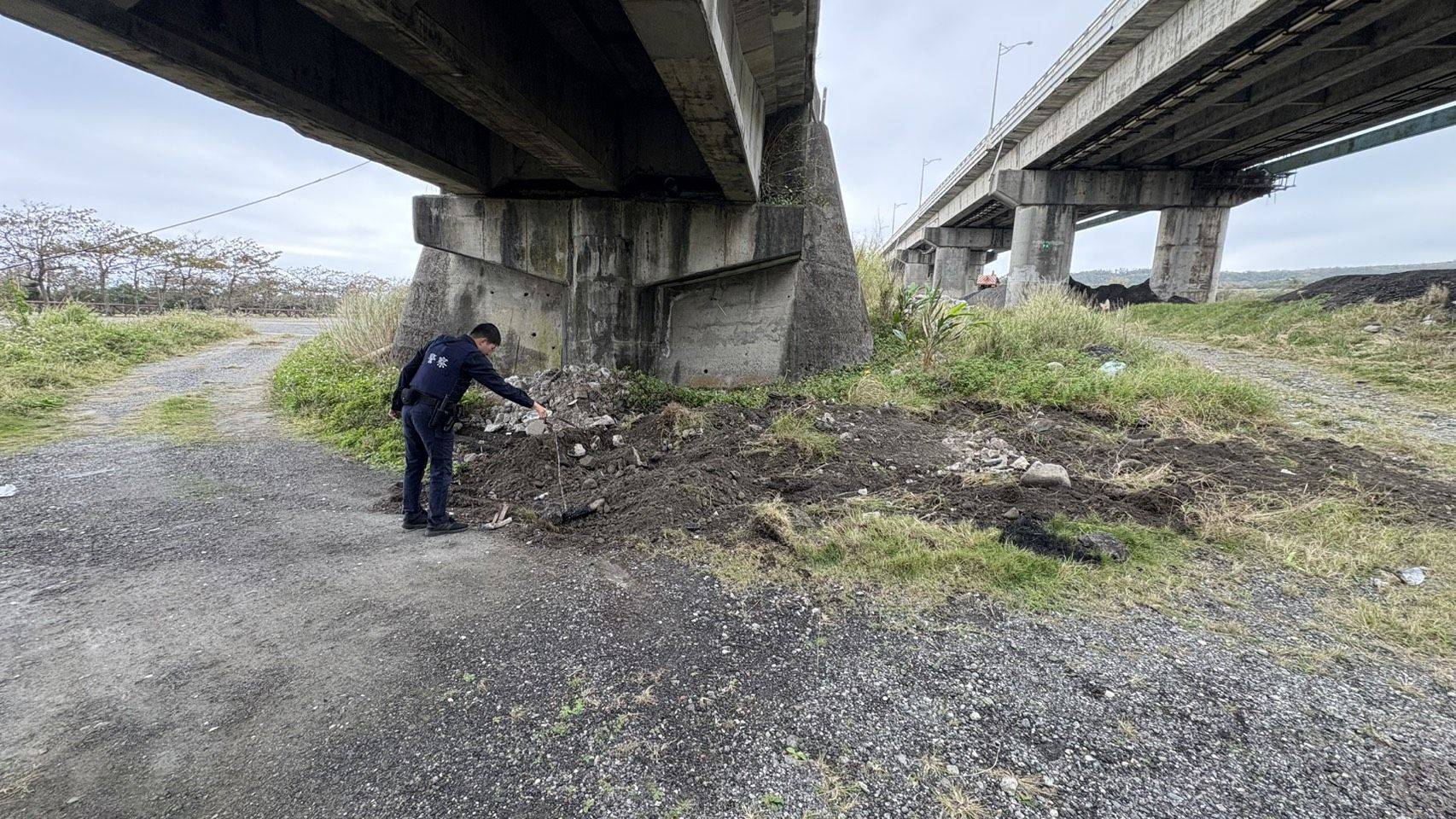 警民攜手即時滅火　新豐派出所主動出擊守護台11線交通安全