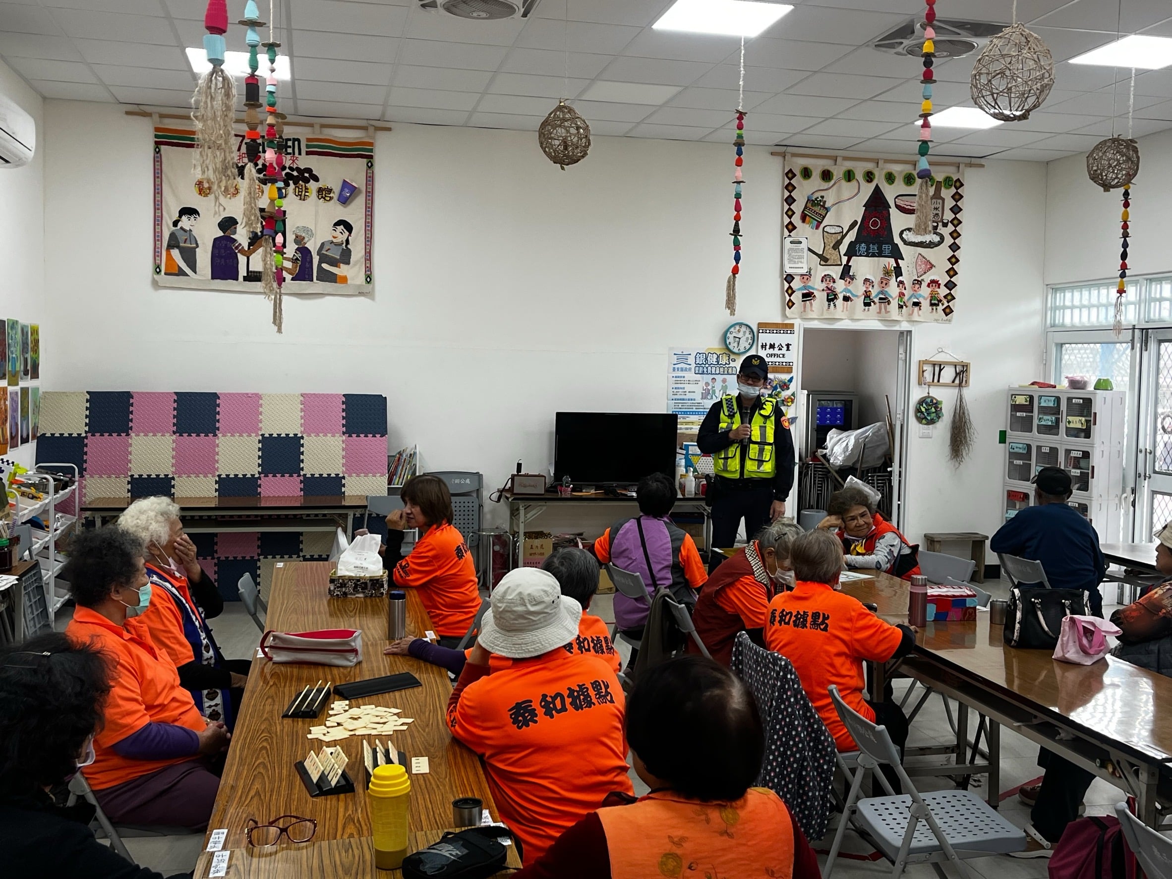 提升銀髮族防詐意識，太麻里警察深入社區面對面宣導