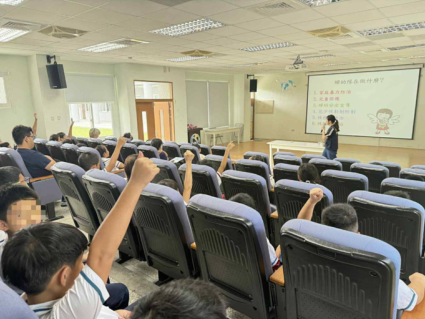婦幼人身安全校園巡迴宣導列車前進校園 強化數位性別暴力防治與識詐觀念