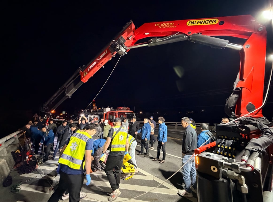 快訊》成功八邊橋驚傳年輕人疑似跳橋尋短