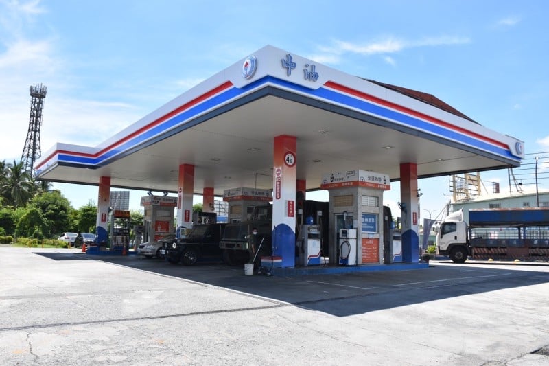 明日起汽、柴油各調漲0.3元及0.6元