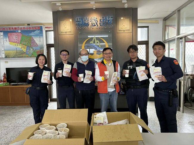 感謝暖心慰勞　熱騰騰鬆餅飲品為臺東警察打氣
