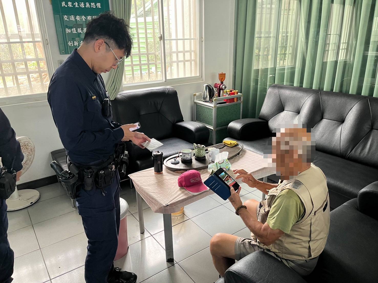 異鄉徒步遇寒夜，達仁警察伸援手助日籍老翁安心歇腳