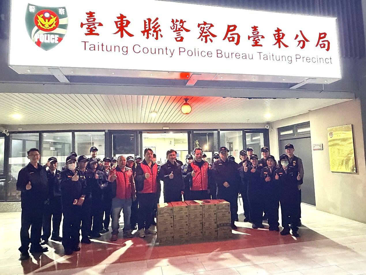 義勇警察大隊部慰勉警察同仁及義勇警察辛勞 齊心維護115年加強重要節日治安工作
