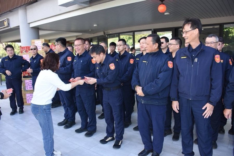 新春送暖慰問臺東警察同仁，縣長議長等人感謝堅守崗位