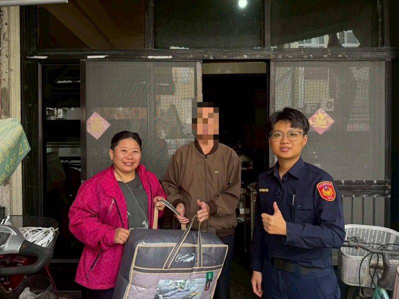 春節前夕送暖　寶桑警察攜手善心人士助弱勢