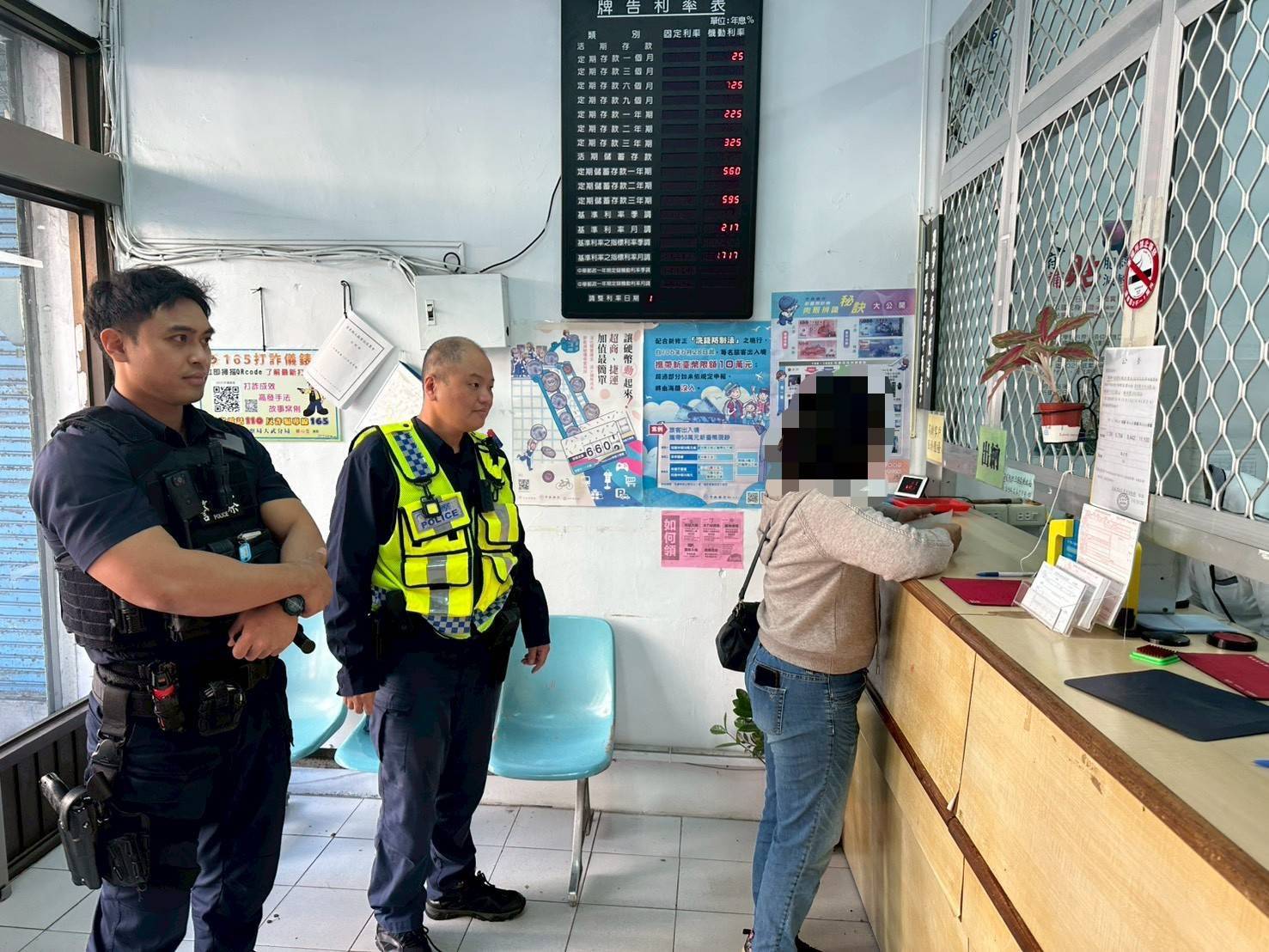 工程款鉅額提領心驚驚，達仁警察全程護鈔守護民眾財產安全