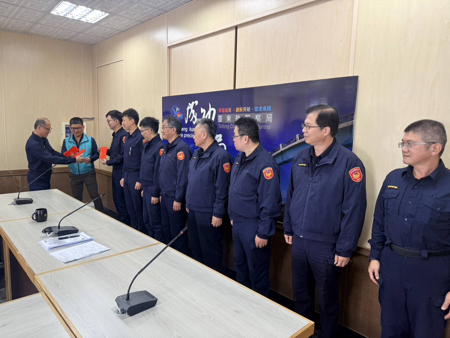 暖心挺警！成功警友、義警春節慰問 感謝守護地方治安