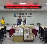 東海龍門天聖宮捐贈愛心物資　臺東市公所攜手關懷文健站長者