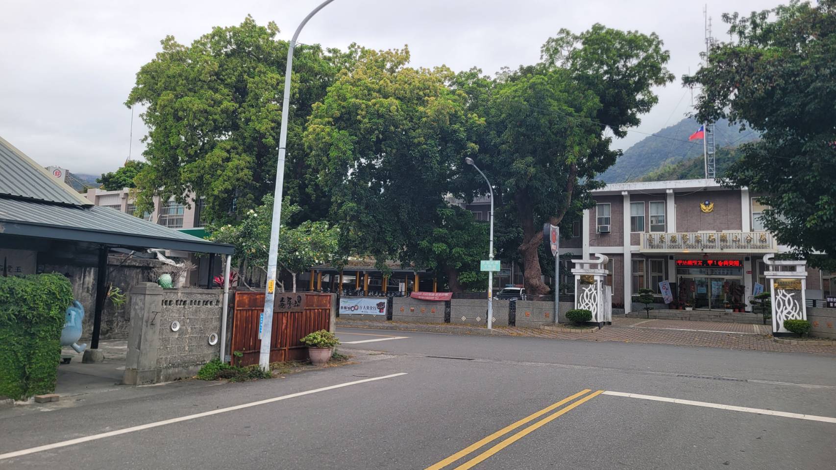 暖心愛玉店拾金不昧交關山警，速交還遺失1萬7千餘元皮夾