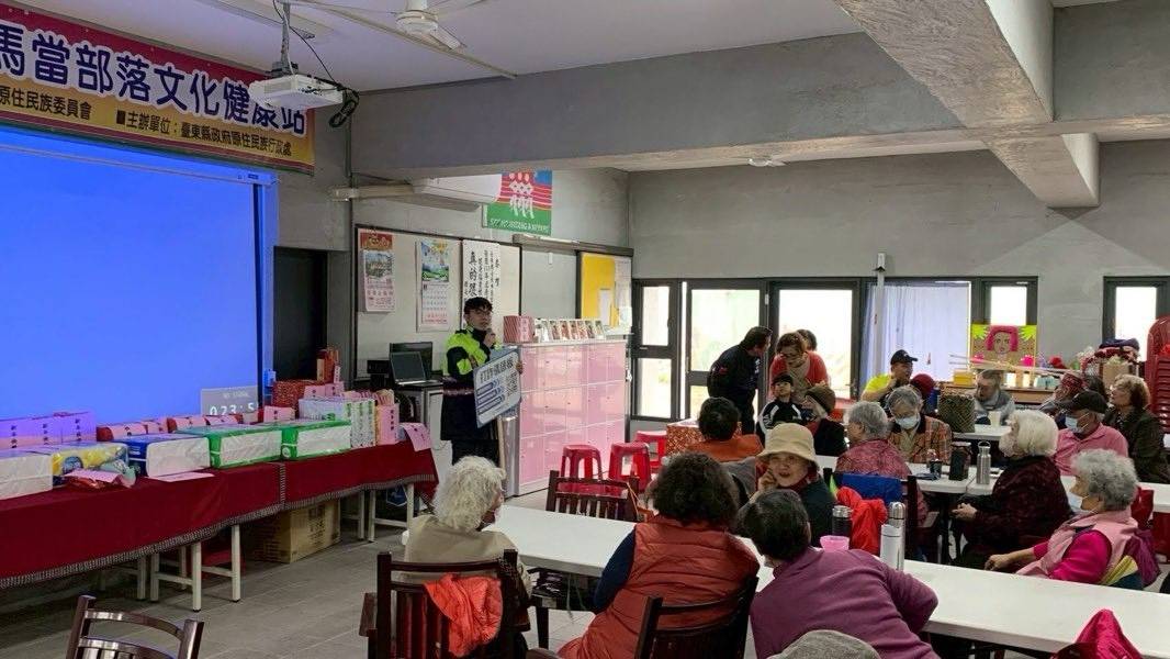 豐里警察深入部落文化健康站宣導　反詐交通安全觀念向下扎根