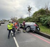 小野柳小客車「疑自撞卡水溝」4人輕傷送醫