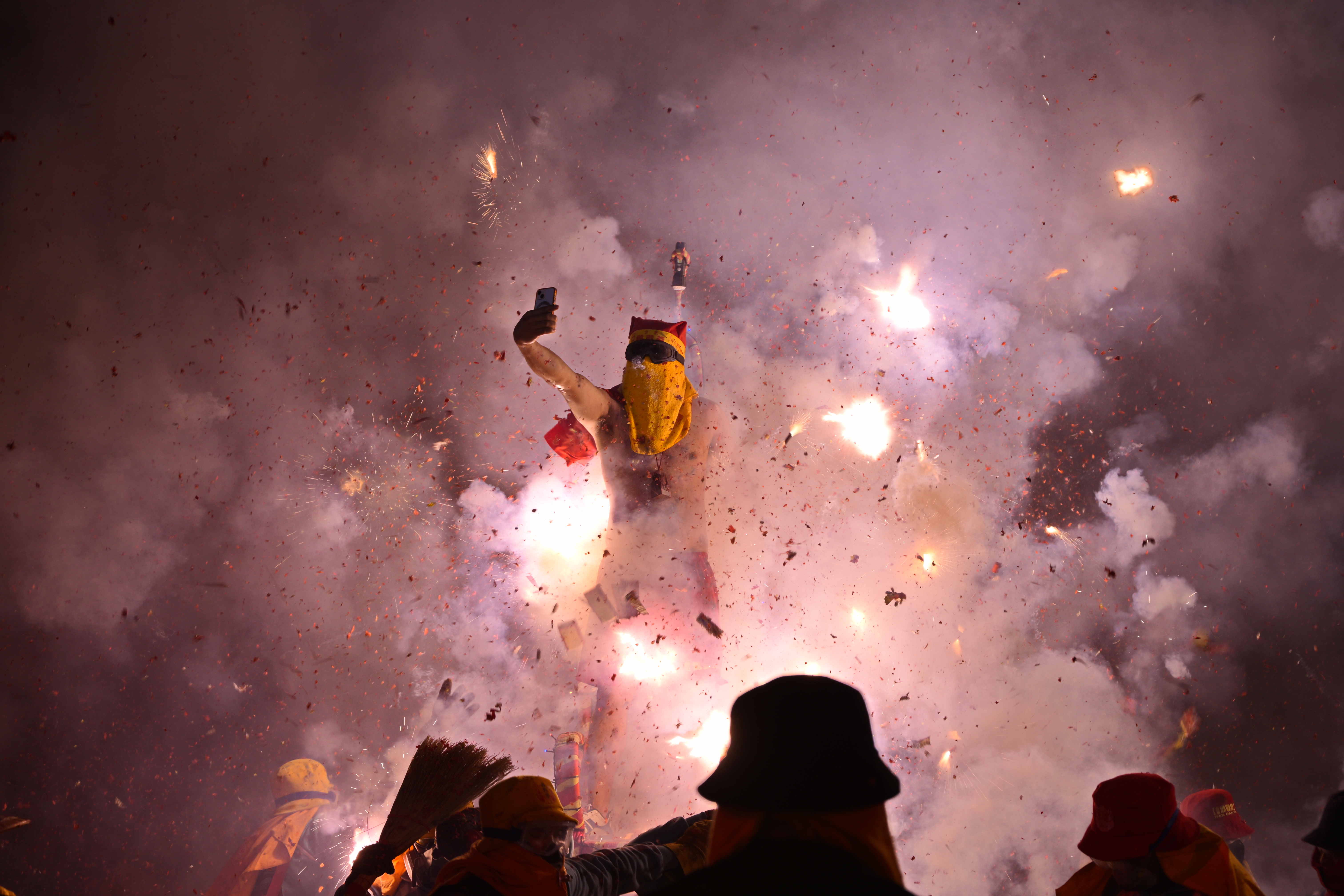 勇邯鄲榕枝改手機 女性站轎開場 台東元宵創新意