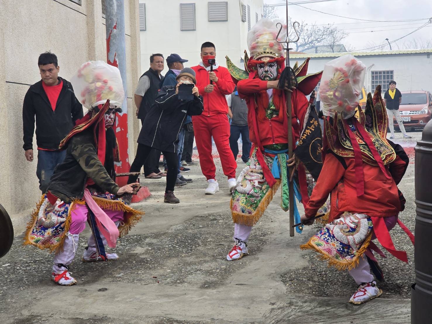 池上「元宵擔飯繞境」昨登場 ! 四村共譜客庄擔飯盛典 吸引近千名遊客、鄉親
