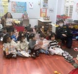 萌燈點亮交通安全觀念！關山警察送 喔熊馬抵嘉 小提燈　幼童開心學會停讓行人