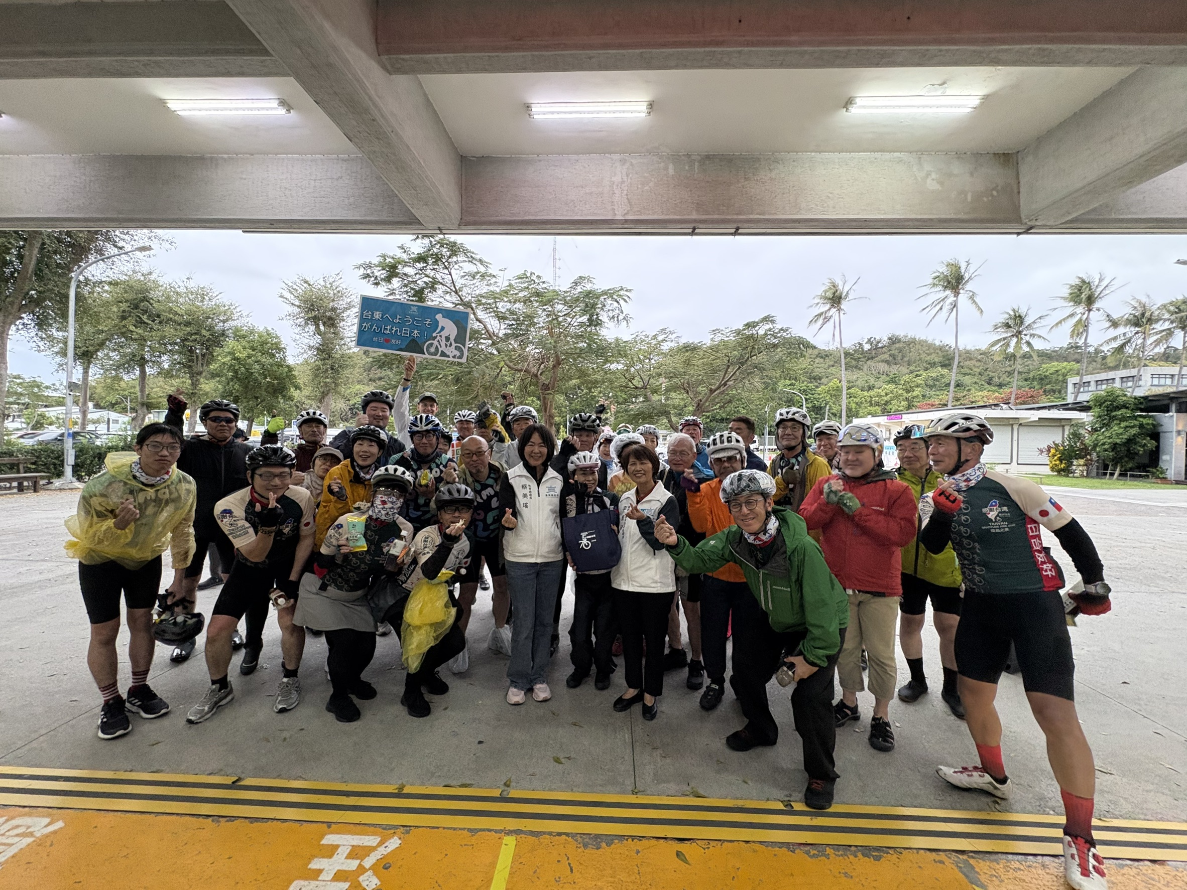 環島騎行謝311恩情！一青妙率團抵東 延續介達國小與日校跨國情誼