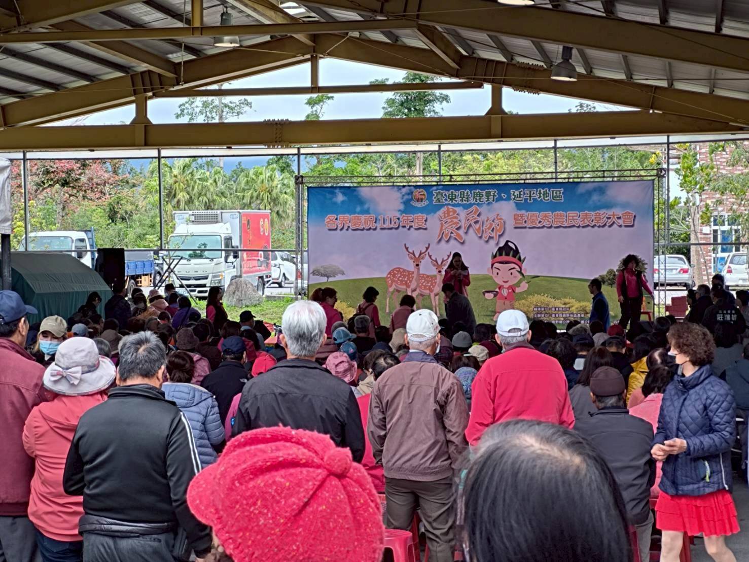 關山警察在鹿野農民節宣導防詐與交安　提醒無照駕駛新制守法上路