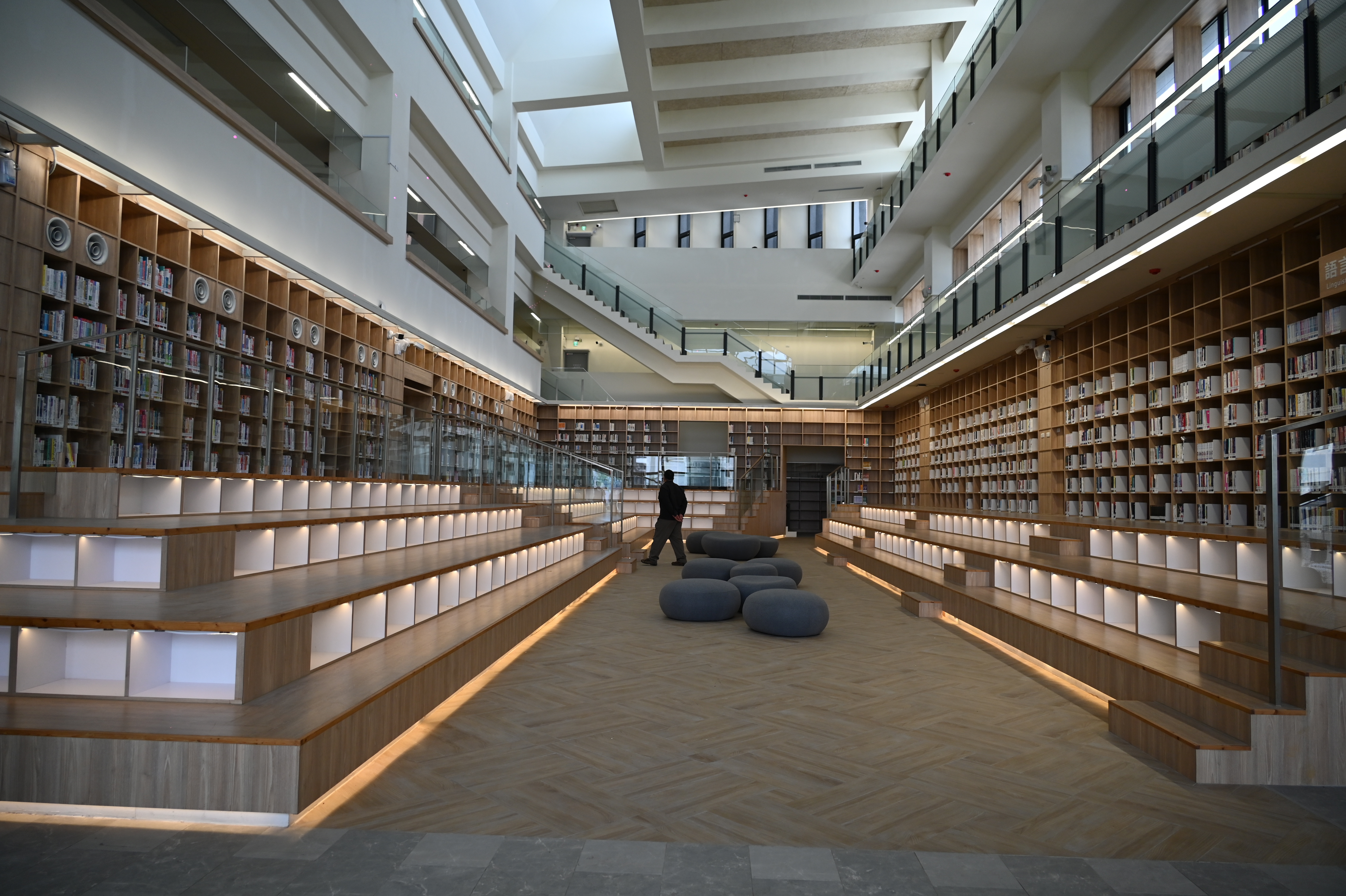 東岸「 閱讀新地標」! 臺東圖書館今起全館試營運 公共藝術《織知》亮相