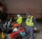 凌晨半路電動機車沒電 ! 2港籍女困路邊 太麻里警伸援手