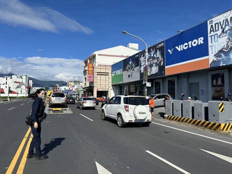 車輛路口突拋錨 馬蘭警察即時協助排除化解危機