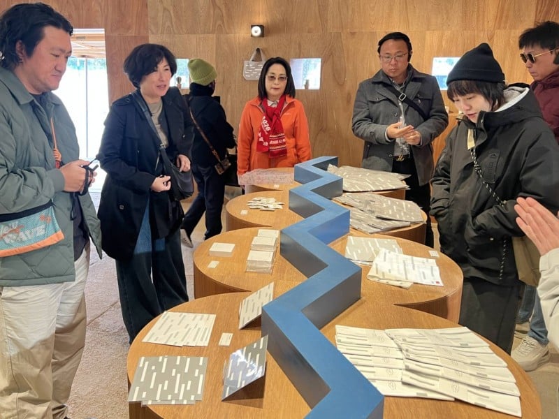 饒慶鈴率團見證千葉縣市里見小學轉型文藝基地