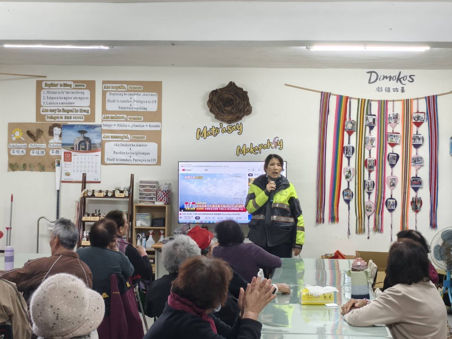 成功警察分局前進長光文化健康站 宣導交通與法治觀念守護長者安全