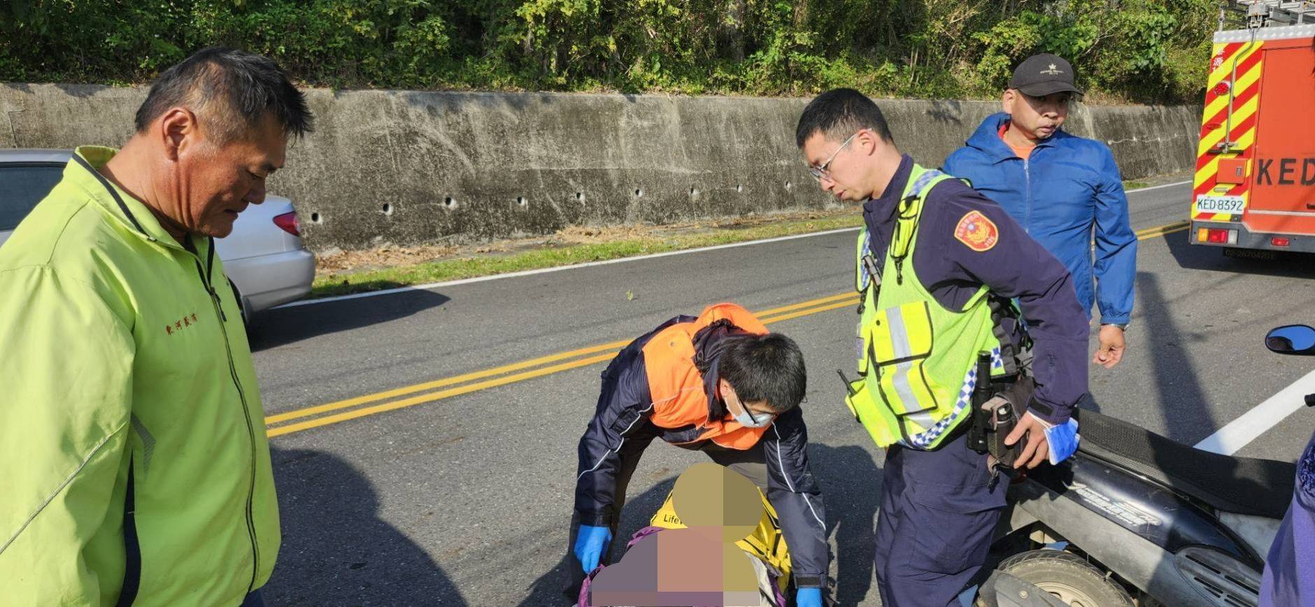 婦人迷途跌落水溝 泰源派出所員警即時尋獲送醫