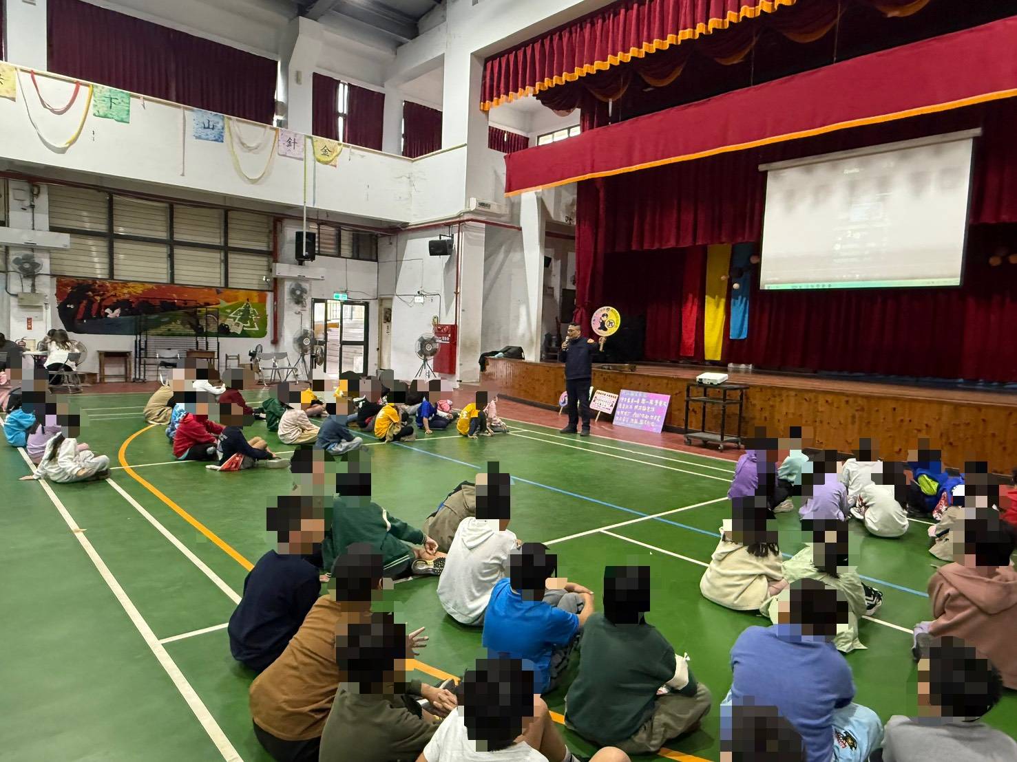 守護孩子每一步，太麻里警察宣導交通、防詐及反霸凌觀念