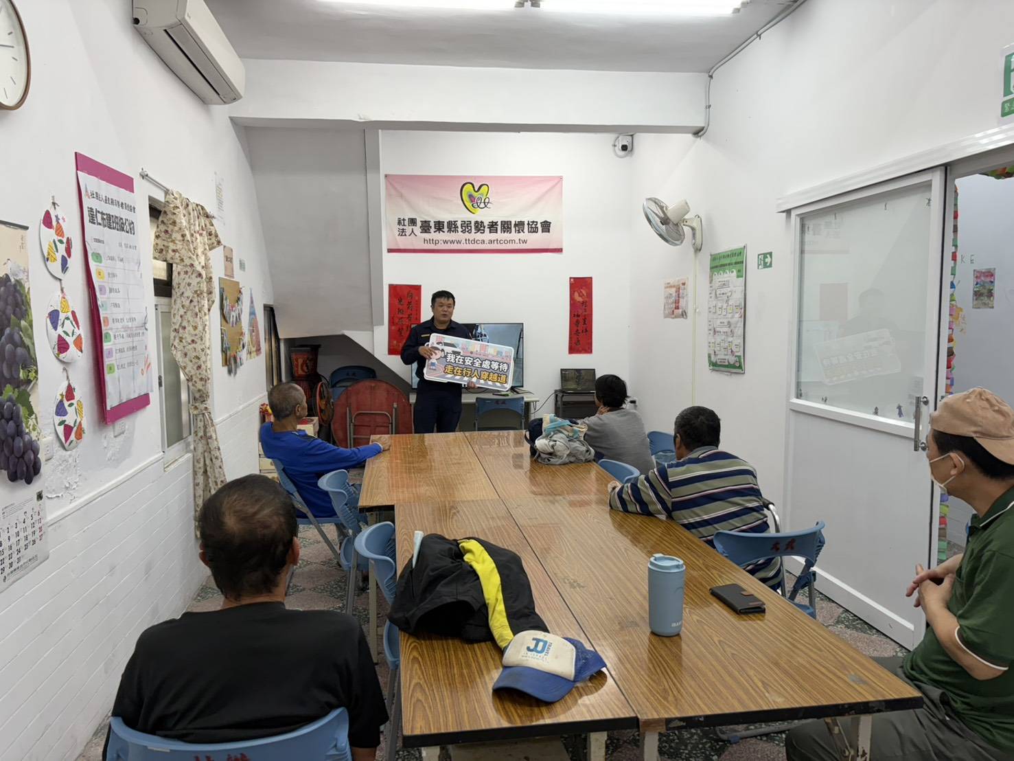 守護弱勢用路權益，大武警察推動停讓行人交通宣導