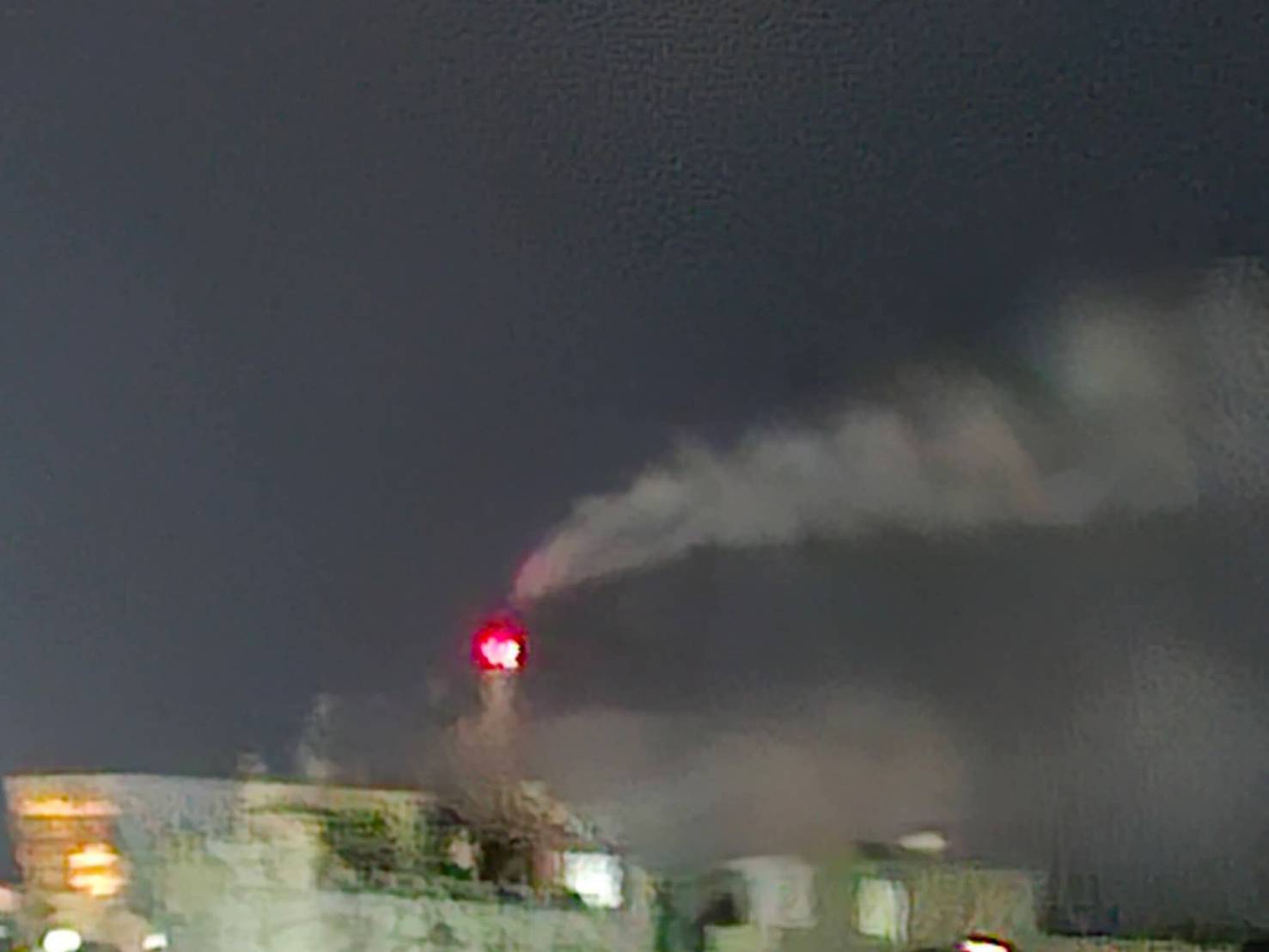 焚化爐深夜冒黑煙、一氧化碳超標近三倍 議員強力指責 