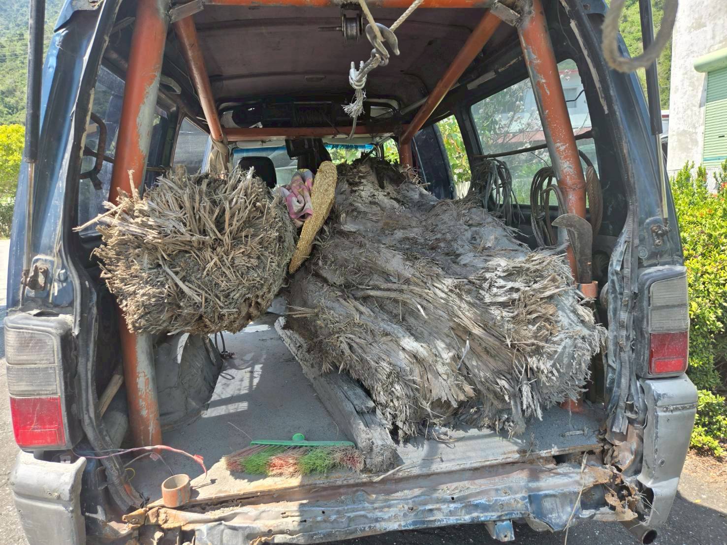 卑南溪疑有人「搬運木頭」! 海端警攔獲紅檜滯留木