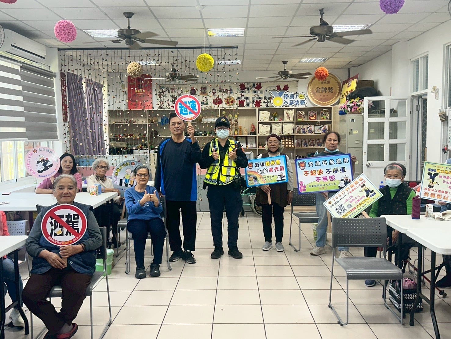 無照駕駛新制上路，金崙警入部落宣導強化法治觀念